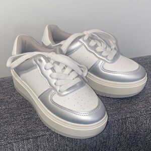 Steve Madden Girls Toddler White and Silver Platform Sneakers Size 13 NWOT